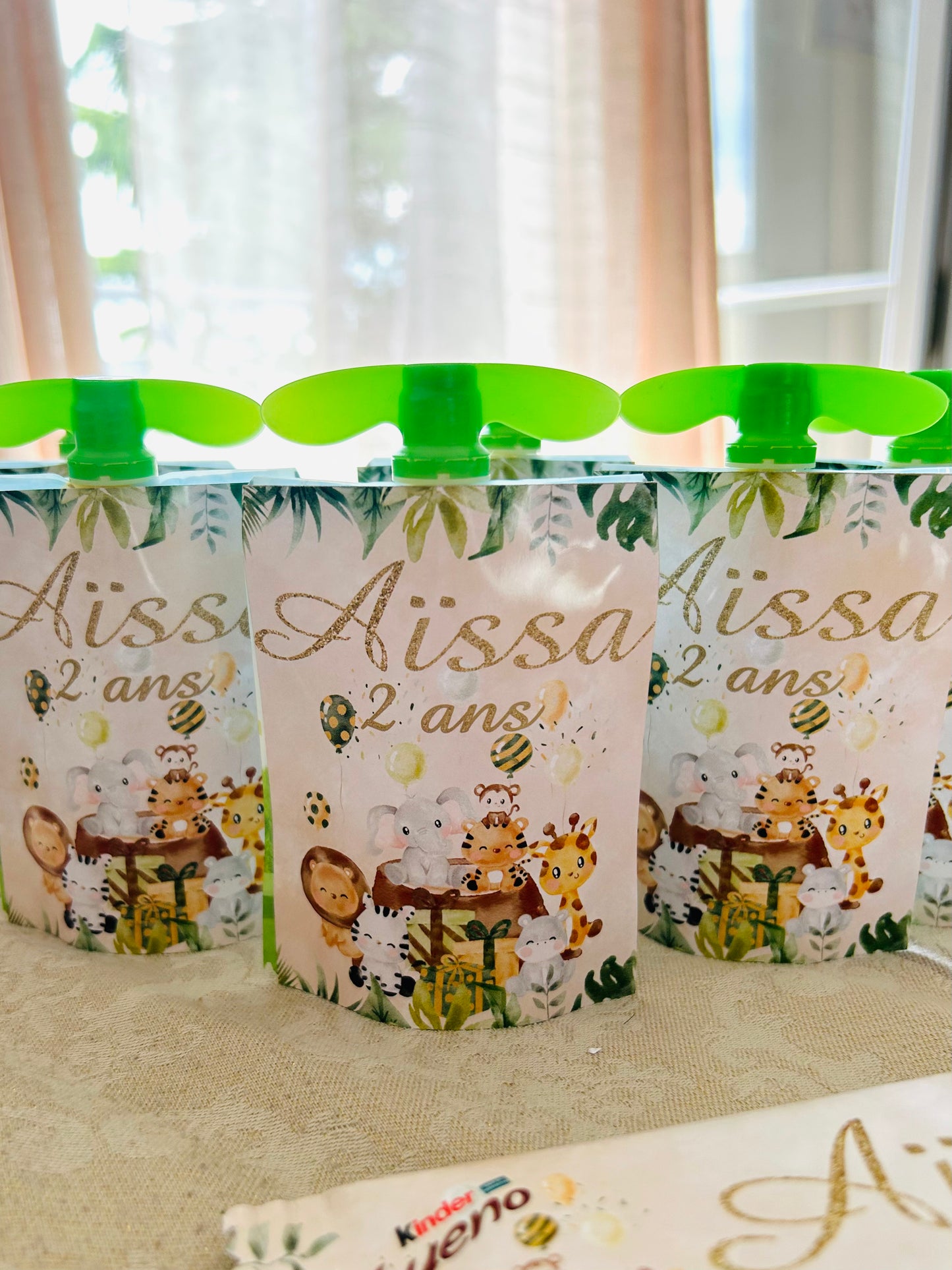 papeterie personnalisée thème jungle, anniversaire personnalisé étiquette à coller pour une deco personnalisée