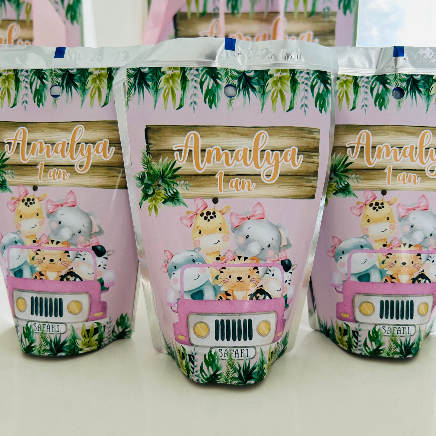 capri sun personnalisé, décoration anniversaire thème jungle  , décoration thème fille