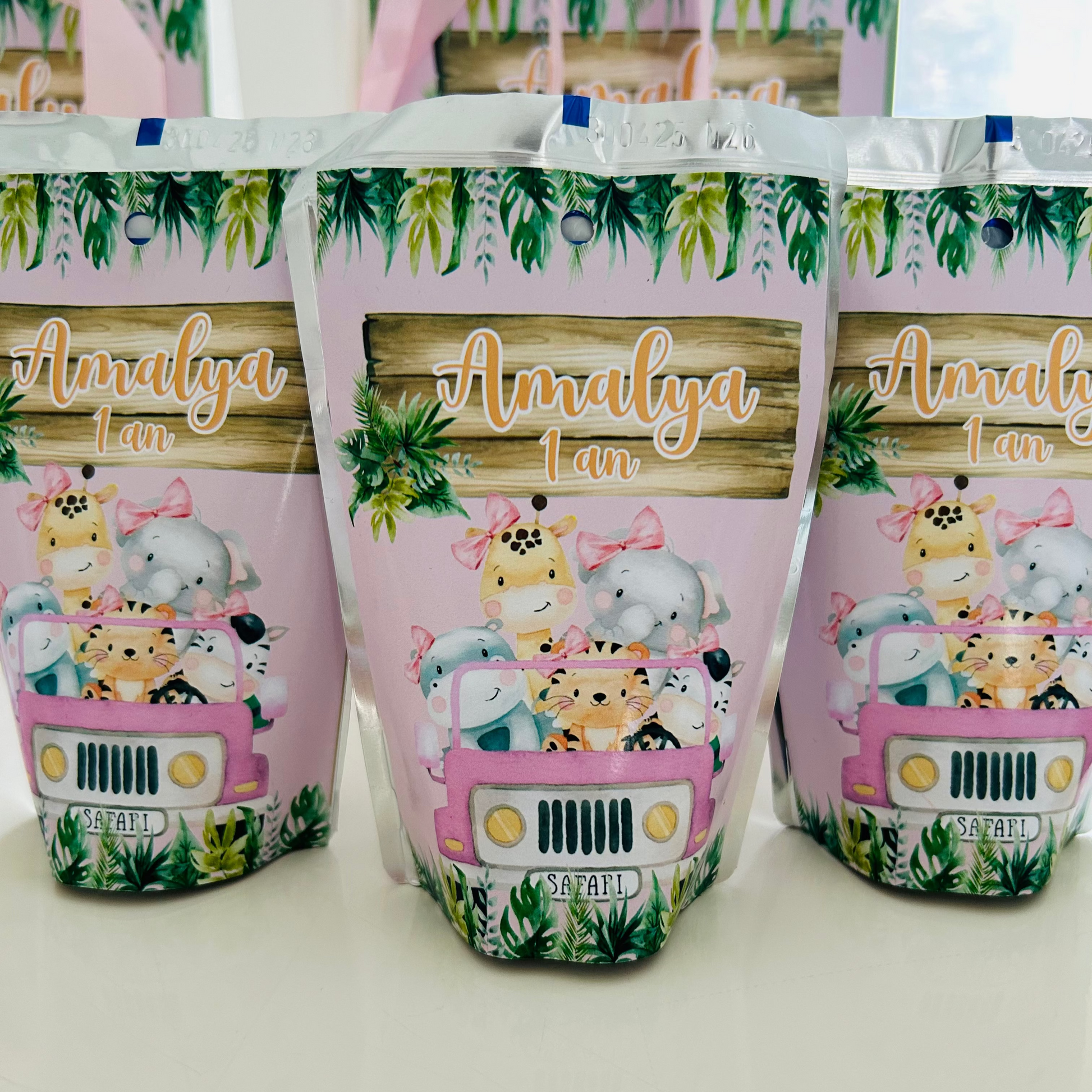 capri sun personnalisé, décoration anniversaire thème jungle  , décoration thème fille