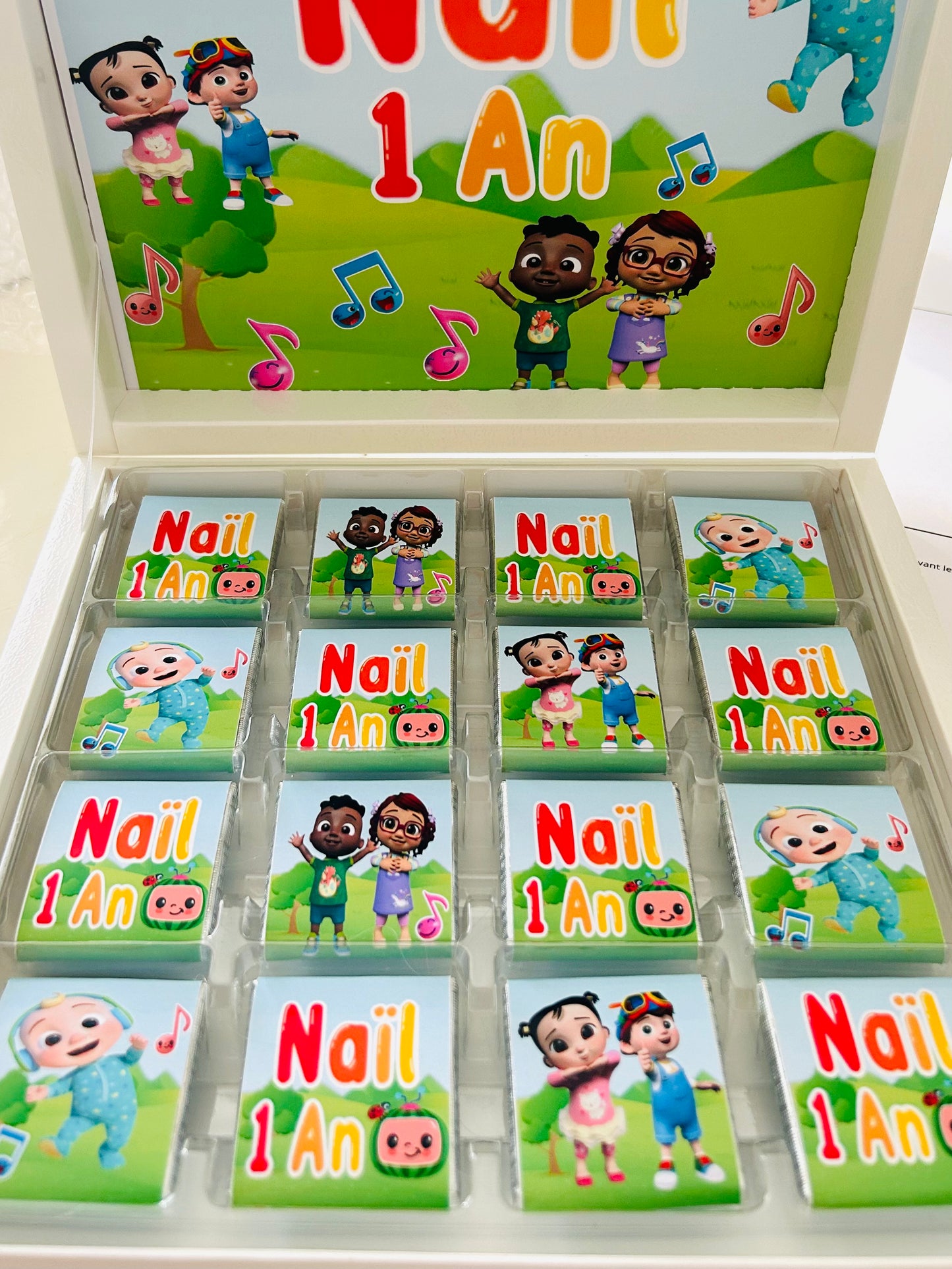 chocolat personnalisé pour décoration anniversaire sur le thème cocomelon