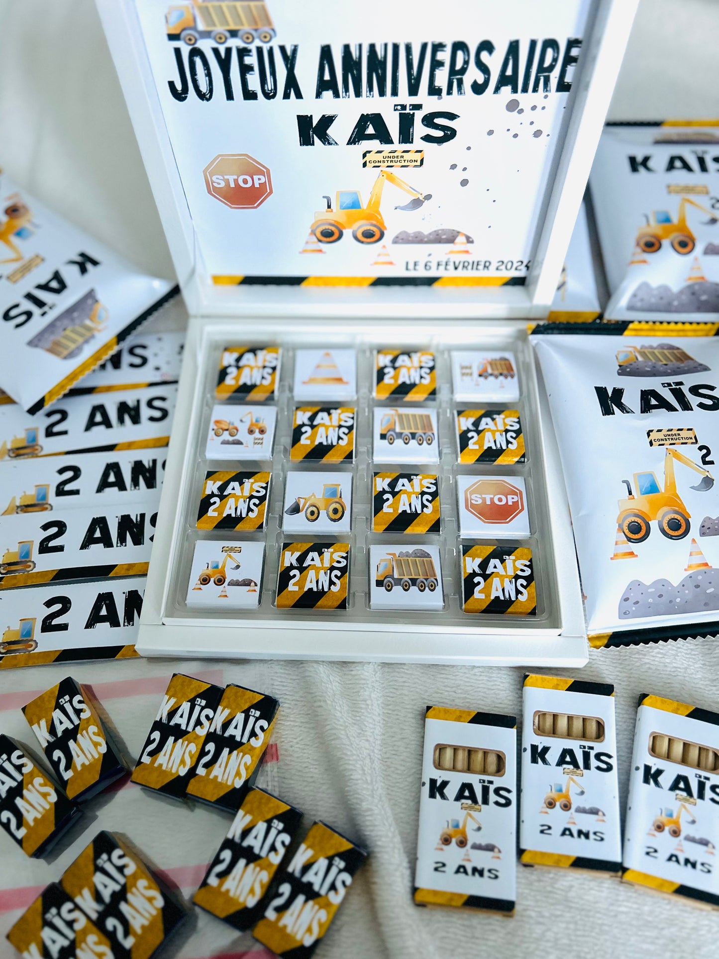 crayons de couleur personnalisé décoration à thème anniversaire garçon thème chantier