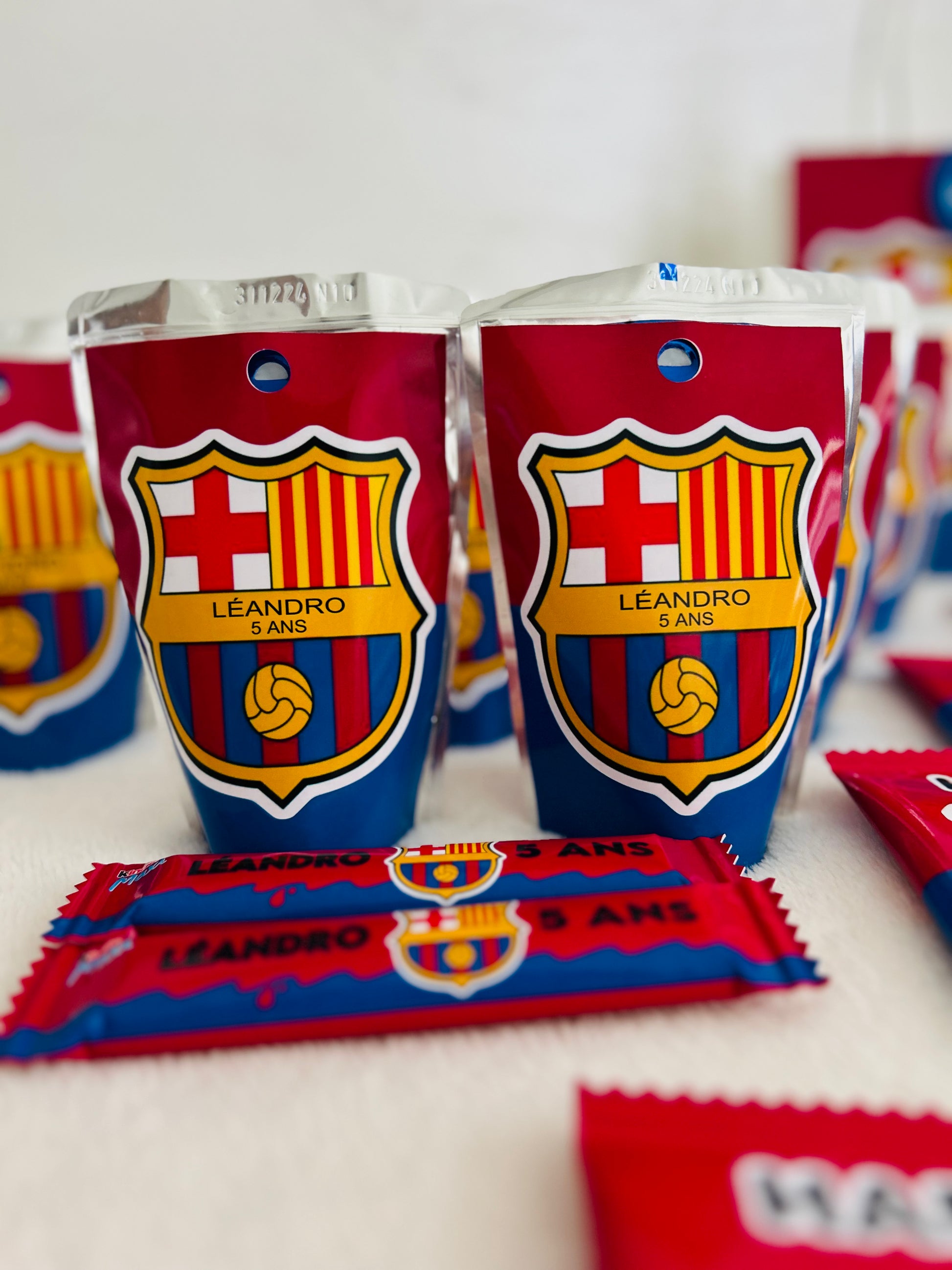 capri sun personnalisé, décoration anniversaire  thème foot fc barcelone , thème garçon