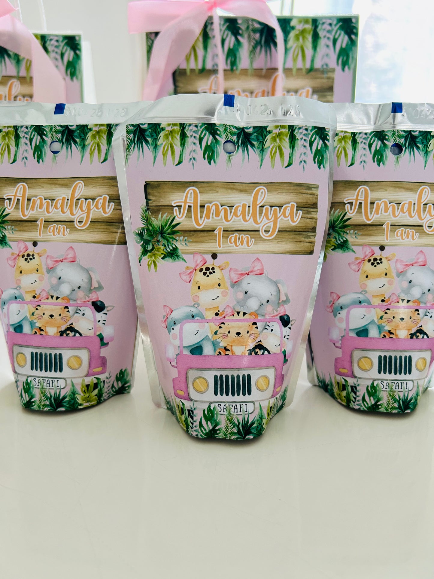 capri sun personnalisé, décoration anniversaire thème jungle  , décoration thème fille